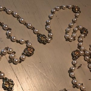 Forever 21 Pearl & Gold Flower Necklace